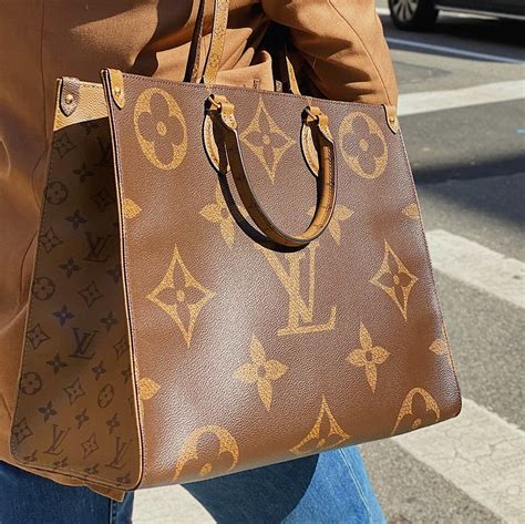 louis vuitton onthego mm black|louis vuitton tote reverse monogram.